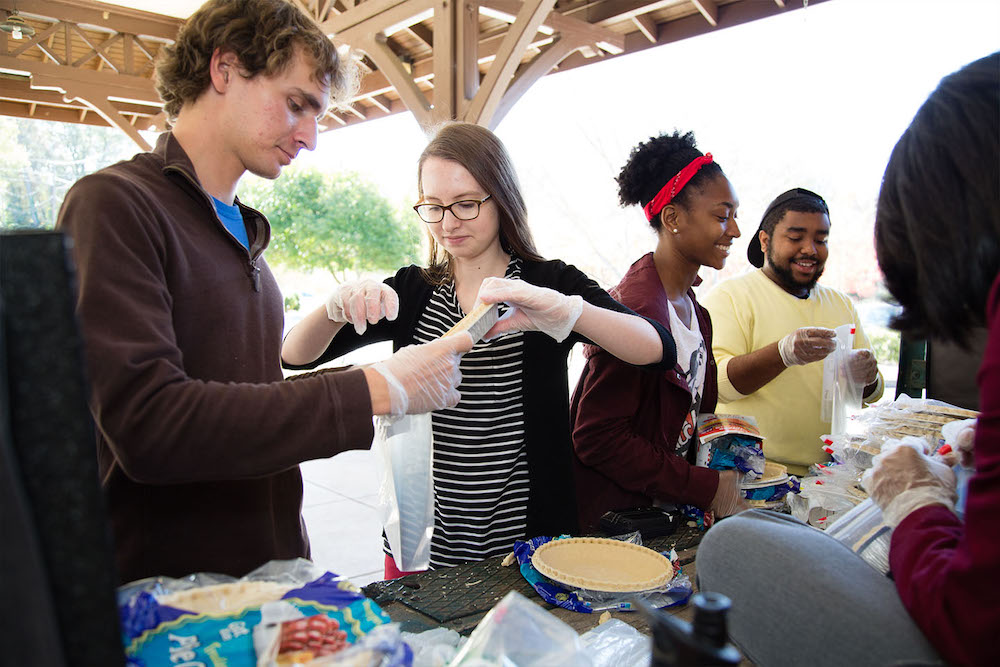 David Harshbarger, Stephanie Stathos, Taylor Stubblefield and Andrew Boyer, all PSO scholars, help prepare pie crusts for Turkeypalooza. (Photo by Shannah Montgomery)