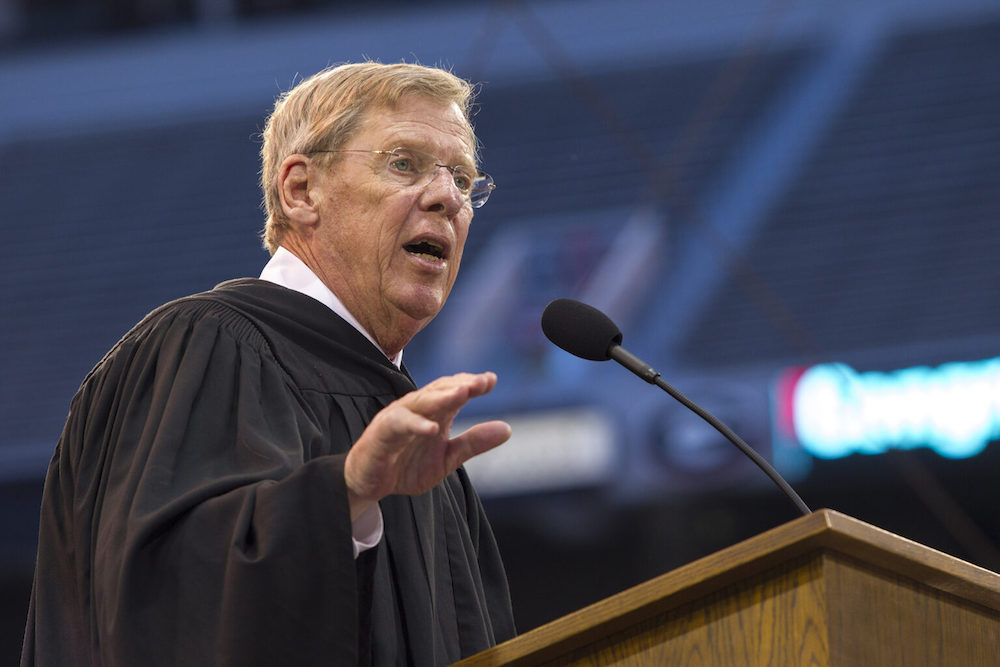 Senator Isakson speaks at Spring Undergraduate Commencement Ceremony